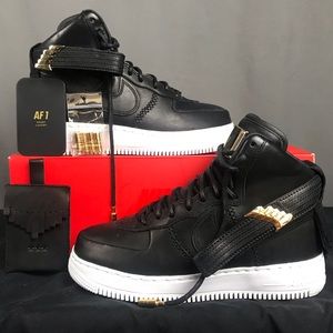 Black leather AF1’s